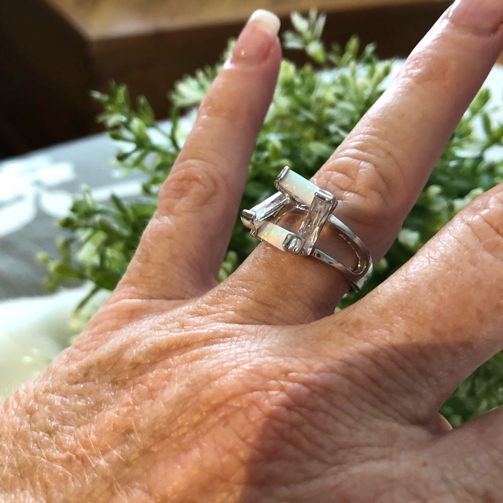 Gorgeous & Comfortable OPAL Cocktail Ring! Sz-6